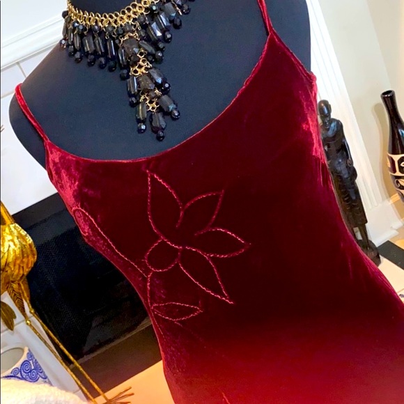 Modern manners in a beautiful long burgundy dress! - Picture 1 of 8